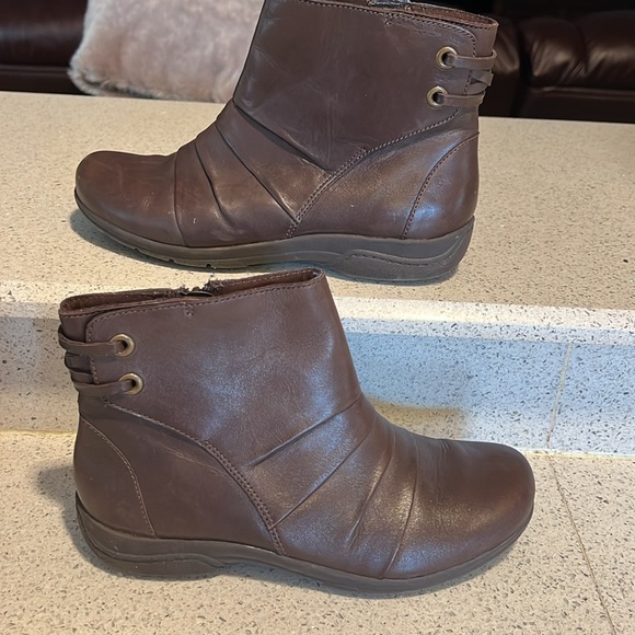 Clarks Women's Christine Tilt Ankle Boot Casual Zip Up Brown 7.5 W - Picture 3 of 6